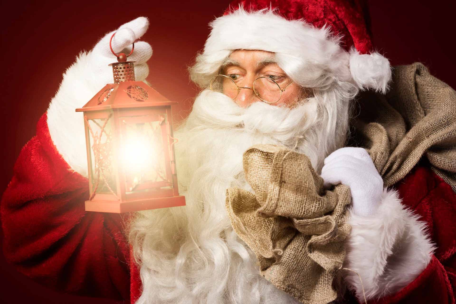 papai noel com uma lanterna e um saco de presentes 329181 11954